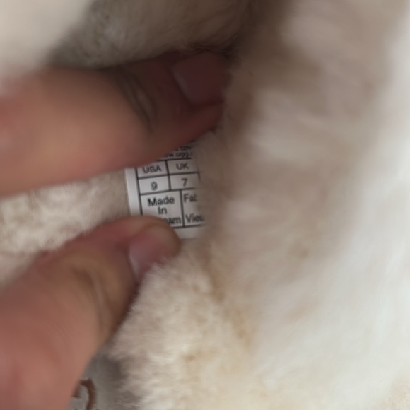 UGG Tan and Cream Women's Slippers - Picture 13 of 13